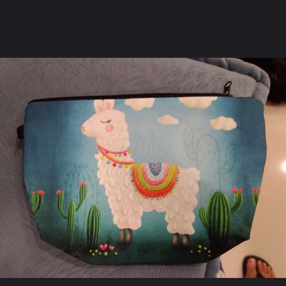 Adorable Llama makeup bag 🦙 - Picture 3 of 6